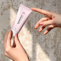 Coloration Gloss Shinefinity 06/07 Deep Walnut Wella 60ML -Hair Care Soldes coloration gloss shinefinity 0607 deep walnut wella 60ml 6